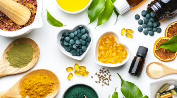 Nutritional supplements and natural vitamins or healthy eating and dieting on white background. Healthcare or alternative medicine. Spirulina pills and Omega-3 capsules, Magnesium and Calcium antiossidanti